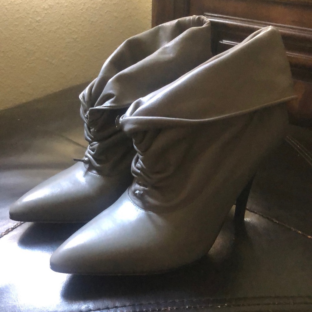 New Report Signature women’s shoes